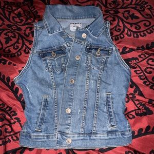 Sleeveless jean jacket